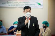 นายก อบจ.ตาก นำวัคซีน Moderna (รอบแรก) ลงพื้นที่ฉีดให้กับประชาชนกลุ่มเปราะบาง ในพื้นที่อำเภอบ้านตาก จังหวัดตาก