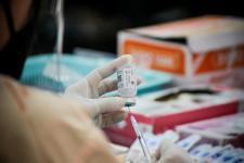 นายก อบจ.ตาก นำวัคซีน Moderna (รอบแรก) ลงพื้นที่ฉีดให้กับประชาชนกลุ่มเปราะบาง ในพื้นที่อำเภอบ้านตาก จังหวัดตาก