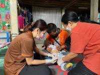 21966 รพ.สต.บ้านสันป่าไร่ ออกหน่วยฉีดวัคซีนเด็กอายุแรกเกิด ถึง 5 ปี และ นักเรียนชั้น ป.6 เขตหมู่ 6 บ้านห้วยกระทิง รวม 13 ราย