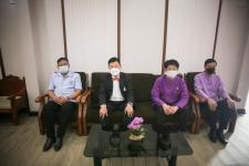 นายก อบจ.ตาก นำวัคซีน Moderna (รอบแรก) ลงพื้นที่ฉีดให้กับประชาชนกลุ่มเปราะบาง ในพื้นที่อำเภอบ้านตาก จังหวัดตาก