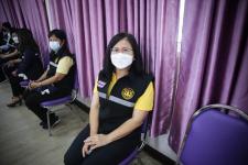 นายก อบจ.ตาก นำวัคซีน Moderna (รอบแรก) ลงพื้นที่ฉีดให้กับประชาชนกลุ่มเปราะบาง ในพื้นที่อำเภอบ้านตาก จังหวัดตาก