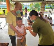 4/10/66 รพ.สต.บ้านสันป่าไร่ ฉีดวัคซีน HPV เข็ม 1 บุคลากรสาธารณสุข,ครู,อสม. ที่อายุไม่เกิน 45 ปี จำนวน 37 คน และฉีดวัคซีนนักเรียนชั้น ป.1,2,6 จำนวน 77 คน