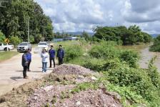 รองนายกองค์การบริหารส่วนจังหวัดตาก ลงพื้นที่ติดตามงานซ่อมแซมถนนที่ได้รับความเสียหายจากเหตุอุทกภัย อ.สามเงา จ.ตาก