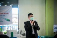 นายก อบจ.ตาก นำวัคซีน Moderna (รอบแรก) ลงพื้นที่ฉีดให้กับประชาชนกลุ่มเปราะบาง ในพื้นที่อำเภอท่าสองยาง จังหวัดตาก