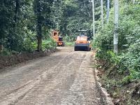 นายกองค์การบริหารส่วนจังหวัดตาก มอบหมายให้ส่วนพัฒนาโครงสร้างพื้นฐาน โดยฝ่ายก่อสร้างและซ่อมบำรุง สำนักช่าง องค์การบริหารส่วนจังหวัดตาก ลงพื้นที่ควบคุมงานเครื่องจักรกลปฏิบัติงานปรับปรุงซ่อมแชมถนนทางการเกษตร ตำบลด่านแม่ละเมา อำเภอแม่สอด จังหวัดตาก 