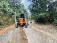 นายกองค์การบริหารส่วนจังหวัดตาก มอบหมายให้ส่วนพัฒนาโครงสร้างพื้นฐาน โดยฝ่ายก่อสร้างและซ่อมบำรุง สำนักช่าง องค์การบริหารส่วนจังหวัดตาก ลงพื้นที่ควบคุมงานเครื่องจักรกลปฏิบัติงานปรับปรุงซ่อมแชมถนนทางการเกษตร ตำบลด่านแม่ละเมา อำเภอแม่สอด จังหวัดตาก 