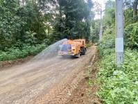 นายกองค์การบริหารส่วนจังหวัดตาก มอบหมายให้ส่วนพัฒนาโครงสร้างพื้นฐาน โดยฝ่ายก่อสร้างและซ่อมบำรุง สำนักช่าง องค์การบริหารส่วนจังหวัดตาก ลงพื้นที่ควบคุมงานเครื่องจักรกลปฏิบัติงานปรับปรุงซ่อมแชมถนนทางการเกษตร ตำบลด่านแม่ละเมา อำเภอแม่สอด จังหวัดตาก 