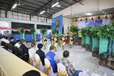 นายกองค์การบริหารส่วนจังหวัดตาก เป็นประธานในพิธีมอบสื่อการเรียนการสอนประเภทสื่อเทคโนโลยีสารสนเทศ ณ หอประชุมโรงเรียนบ้านขะเนจื้อ 