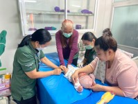 10167 รพ.สต.บ้านสันป่าไร่ ฉีดวัคซีนเด็กอายุ 2 เดือน ถึง 4 ปี จำนวน 37 ราย และ ตรวจสุขภาพช่องปาก , เคลือบฟลูออไรด์ , เจาะเลือดตรวจ Hct , จ่ายยา para syr , ferrous syr , แจกของเล่นให้เด็ก ๆ ทุกคน