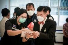 นายก อบจ.ตาก นำวัคซีน Moderna (รอบแรก) ลงพื้นที่ฉีดให้กับประชาชนกลุ่มเปราะบาง ในพื้นที่อำเภอแม่สอด และอำเภอพบพระ จังหวัดตาก