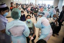 นายก อบจ.ตาก นำวัคซีน Moderna (รอบแรก) ลงพื้นที่ฉีดให้กับประชาชนกลุ่มเปราะบาง ในพื้นที่อำเภอแม่สอด และอำเภอพบพระ จังหวัดตาก