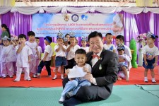  นายกองค์การบริหารส่วนจังหวัดตาก เป็นประธานเปิดโครงการมหัศจรรย์ 1,000 วันแรกแห่งชีวิต เฉลิมพระเกียรติสมเด็จพระนางเจ้าสิริกิติ์ พระบรมราชินีนาถ พระบรมราชชนนีพันปีหลวง ของสถานีอนามัยเฉลิมพระเกียรติ ๖๐ พรรษา นวมินทราชินี ตำบลแม่จะเรา