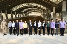 นายกองค์การบริหารส่วนจังหวัดตาก ในฐานะ ผู้อำนวยการอุทยานธรณีไม้กลายเป็นหินตาก ร่วมให้การต้อนรับ นางชื่นชีวัน ลิมป์ธีระกุล ผู้ตรวจราชการสำนักนายกรัฐมนตรี เขตตรวจราชการที่ 17 และคณะ 