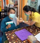 6 มิ.ย.67 รพ.สต.บ้านสันป่าไร่ ฉีดวัคซีนป้องกันโรคมะเร็งปากมดลูก(HPV) เข็มที่ 2 แก่ นักเรียนหญิง อายุ 15-18ปี , ครู , อสม.จำนวน 39 ราย