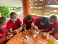 15 มิ.ย.67 จนท.รพ.สต.บ้านสันป่าไร่ร่วมกับอสม.วิทยาศาสตร์การแพทย์ชุมชน ตรวจสารปนเปื้อนในอาหาร ได้แก่สารบอแร็กซ์ สารกันรา สารฟอกสาร และฟอร์มาลิน จำนวน 14 ตัวอย่าง ผลการตรวจไม่พบสารปนเปื้อนในอาหาร