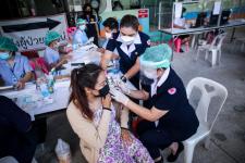 นายก อบจ.ตาก นำวัคซีน Moderna (รอบแรก) ลงพื้นที่ฉีดให้กับประชาชนกลุ่มเปราะบาง ในพื้นที่อำเภอสามเงา จังหวัดตาก