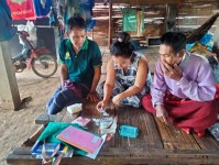 12 ส.ค. 67 รพ.สต.บ้านสันป่าไร่ร่วมกับอาสาวมัครสาธารณสุขหมู่ที่2,3และ5 คณะครู นักเรียนและประชาชน เดินรณรงค์โครงการชุมชนไอโอดีน มีการให้ความรู้เกี่ยวกับโรคขาดสารไอโอดีนและตรวจเกลือเสริมไอโอดีนในครัวเรือน ร้านขายอาหารตามสั่งและในวัด