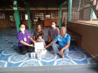 15 ส.ค.67 นางเสาร์แก้ว อ่วมพิทยา เจ้าพนักงานสาธารณสุข รพ.สต.บ้านสันป่าไร่ ร่วมกับเครือข่ายแม่ยุคใหม่ใส่ใจสุขภาพ เยี่ยมหญิงหลังคลอดและหญิงตั้งครรภ์ ม.5 บ้านสันป่าไร่ จำนวน 2 คนและมอบนมจืดแก่เด็กอายุ 0-6 ปี ที่มีน้ำหนักตกเกณฑ์ ม.2 บ้านตีนธาตุ ม.3 บ้านป่าไร่