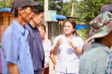 รองนายกองค์การบริหารส่วนจังหวัดตาก นำเครื่องจักรกลและพนักงานขับพร้อมน้ำมันเชื้อเพลิง ลงพื้นที่เพื่อปฏิบัติงานปรับปรุงขุดลอกคลองส่งน้ำในพื้นที่หมู่ที่ 8 บ้านน้ำดิบควง ต.โป่งแดง อ.เมืองตาก จ.ตาก