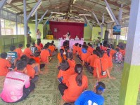 18 ก.ค. 67 นส.พนิดา ตลับทอง จพ.ทันตาภิบาลปฏิบัติการพร้อมด้วยนส.โสภา วรนารถวิชัย ผู้ช่วยทันตกรรม รพ.สต.บ้านสันป่าไร่ จัดกิจกรรมฟันสะอาดเหงือกแข็งแรงนักเรียนโรงเรียนบ้านสันป่าไร่ชั้นม.1 จำนวน 32 ราย พร้อมทั้งตรวจสุขภาพช่องปากและให้ทันตสุขศึกษานักเรียนม.2และ