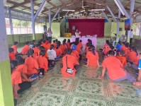 18 ก.ค. 67 นส.พนิดา ตลับทอง จพ.ทันตาภิบาลปฏิบัติการพร้อมด้วยนส.โสภา วรนารถวิชัย ผู้ช่วยทันตกรรม รพ.สต.บ้านสันป่าไร่ จัดกิจกรรมฟันสะอาดเหงือกแข็งแรงนักเรียนโรงเรียนบ้านสันป่าไร่ชั้นม.1 จำนวน 32 ราย พร้อมทั้งตรวจสุขภาพช่องปากและให้ทันตสุขศึกษานักเรียนม.2และ