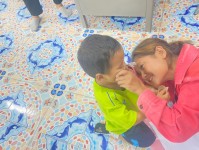 17 ส.ค. 67 นส.พนิดา ตลับทอง จพ.ทันตาภิบาลปฏิบัติการพร้อมด้วยนส.โสภา วรนารถวิชัย ผู้ช่วยทันตกรรม รพ.สต.บ้านสันป่าไร่ เป็นวิทยากรให้ความรู้กิจกรรมทันตสุขภาพที่ศพด.บ้านห้วยสลุงและตรวจสุขภาพช่องปากพร้อมทั้งเคลือบฟลูออไรด์จำนวน 28 ราย