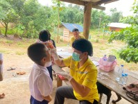 19 ส.ค. 67 นส.พนิดา ตลับทอง จพ.ทันตาภิบาลปฏิบัติการพร้อมด้วยนส.โสภา วรนารถวิชัย ผู้ช่วยทันตกรรม รพ.สต.บ้านสันป่าไร่ ตรวจสุขภาพช่องปากพร้อมทั้งเคลือบฟลูออไรด์ เด็กนักเรียนศศช.บ้านบือละพอและศศช.บ้านพะนิกรี จำนวน 84 รายและเยี่ยมบ้านติดตามดูแลผู้ป่วยติดบ้านที