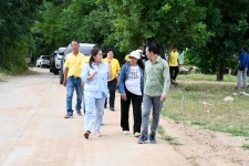 รองนายกองค์การบริหารส่วนจังหวัดตาก นำเครื่องจักรกลพร้อมน้ำมันเชื้อเพลิง ลงพื้นที่เพื่อปฏิบัติงานในพื้นที่หมู่ที่ 6 ตำบลหนองบัวใต้ อำเภอเมืองตาก จังหวัดตาก