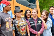 รองนายกองค์การบริหารส่วนจังหวัดตาก นำเครื่องจักรกลพร้อมน้ำมันเชื้อเพลิง ลงพื้นที่เพื่อปฏิบัติงานในพื้นที่หมู่ที่ 1-9 ตำบลนาโบสถ์ อำเภอวังเจ้า จังหวัดตาก