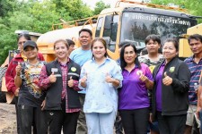 รองนายกองค์การบริหารส่วนจังหวัดตาก นำเครื่องจักรกลพร้อมน้ำมันเชื้อเพลิง ลงพื้นที่เพื่อปฏิบัติงานในพื้นที่หมู่ที่ 1-9 ตำบลนาโบสถ์ อำเภอวังเจ้า จังหวัดตาก