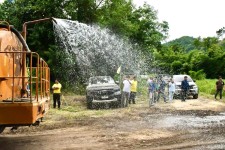 รองนายกองค์การบริหารส่วนจังหวัดตาก นำเครื่องจักรกลพร้อมน้ำมันเชื้อเพลิง ลงพื้นที่เพื่อปฏิบัติงานในพื้นที่หมู่ที่ 1-9 ตำบลนาโบสถ์ อำเภอวังเจ้า จังหวัดตาก