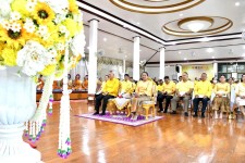  รองปลัดองค์การบริหารส่วนจังหวัดตาก เข้าร่วมพิธีเจริญพระพุทธมนต์เฉลิมพระเกียรติถวายพระพรชัยมงคลแด่พระบาทสมเด็จพระเจ้าอยู่หัว