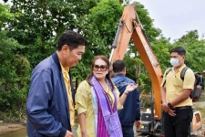 รองนายกองค์การบริหารส่วนจังหวัดตาก ลงพื้นที่ตรวจการปฏิบัติงานของเครื่องจักรกลในพื้นที่ตำบลพระธาตุ อำเภอแม่ระมาด จังหวัดตาก