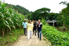 รองนายกองค์การบริหารส่วนจังหวัดตาก ลงพื้นที่ตรวจการปฏิบัติงานของเครื่องจักรกลในพื้นที่ตำบลพระธาตุ อำเภอแม่ระมาด จังหวัดตาก