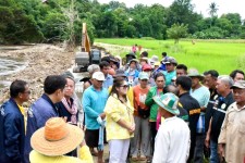 รองนายกองค์การบริหารส่วนจังหวัดตาก ลงพื้นที่ตรวจการปฏิบัติงานของเครื่องจักรกลในพื้นที่ตำบลพระธาตุ อำเภอแม่ระมาด จังหวัดตาก