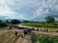 รองนายกองค์การบริหารส่วนจังหวัดตาก ลงพื้นที่ตรวจสอบบริเวณตลิ่งริมแม่น้ำวัง หมู่ที่ 1 บ้านวังโพ ตำบลวังจันทร์ อำเภอสามเงา จังหวัดตาก