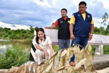 รองนายกองค์การบริหารส่วนจังหวัดตาก ลงพื้นที่ตรวจสอบคอสะพานทรุด สายทางที่ ตก.ถ – 1011 สายทางบ้านวังหวาย - บ้านยางโองน้ำ อำเภอสามเงา จังหวัดตาก