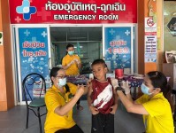 19 ก.ย.67 รพ.สต.บ้านสันป่าไร่ ฉีดวัคซีนนักเรียน ครั้งที่ 1 ให้แก่นักเรียนชั้น ป.1 และ ป.2 ที่ไม่มีประวัติการได้รับวัคซีน จำนวน 39 ราย และนัดฉีดครั้งต่อไป อีก 3 ครั้ง เด็ก ๆ เก่งมาก ๆ น่ารักทุกคนเลย (หมอแจกขนมปลอบใจให้คนละ 2 ชิ้น สำหรับ 2 เข็มนี้)