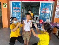 19 ก.ย.67 รพ.สต.บ้านสันป่าไร่ ฉีดวัคซีนนักเรียน ครั้งที่ 1 ให้แก่นักเรียนชั้น ป.1 และ ป.2 ที่ไม่มีประวัติการได้รับวัคซีน จำนวน 39 ราย และนัดฉีดครั้งต่อไป อีก 3 ครั้ง เด็ก ๆ เก่งมาก ๆ น่ารักทุกคนเลย (หมอแจกขนมปลอบใจให้คนละ 2 ชิ้น สำหรับ 2 เข็มนี้)