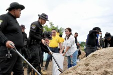 รองนายกองค์การบริหารส่วนจังหวัดตากลงพื้นที่บริเวณตลิ่งริมแม่น้ำวัง หมู่ที่ 1 บ้านวังโพ ตำบลวังจันทร์ อำเภอสามเงา จังหวัดตาก ร่วมกับส่วนราชการในจังหวัดตาก  