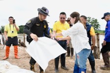 รองนายกองค์การบริหารส่วนจังหวัดตากลงพื้นที่บริเวณตลิ่งริมแม่น้ำวัง หมู่ที่ 1 บ้านวังโพ ตำบลวังจันทร์ อำเภอสามเงา จังหวัดตาก ร่วมกับส่วนราชการในจังหวัดตาก  