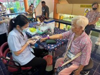 15 ต.ค.67 รพ.สต.บ้านสันป่าไร่ เจาะเลือด(screening lab)ผู้ป่วย NCD กลุ่ม 1 โรคเบาหวาน จำนวน 23 ราย พร้อมทั้งตรวจปัสสาวะ , ตรวจคลื่นไฟฟ้าหัวใจ(EKG) , ตรวจเท้า , วัดรอบเอว , ยืนยันตัวตน(Authen)