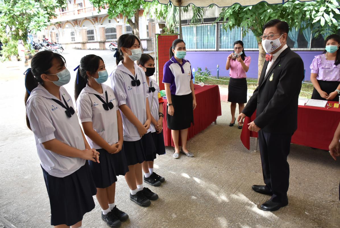 พิธีมอบสื่อการเรียนการสอน ประจำปีงบประมาณ พ.ศ. 2563 ให้แก่สำนักงานเทศบาลเมืองตาก