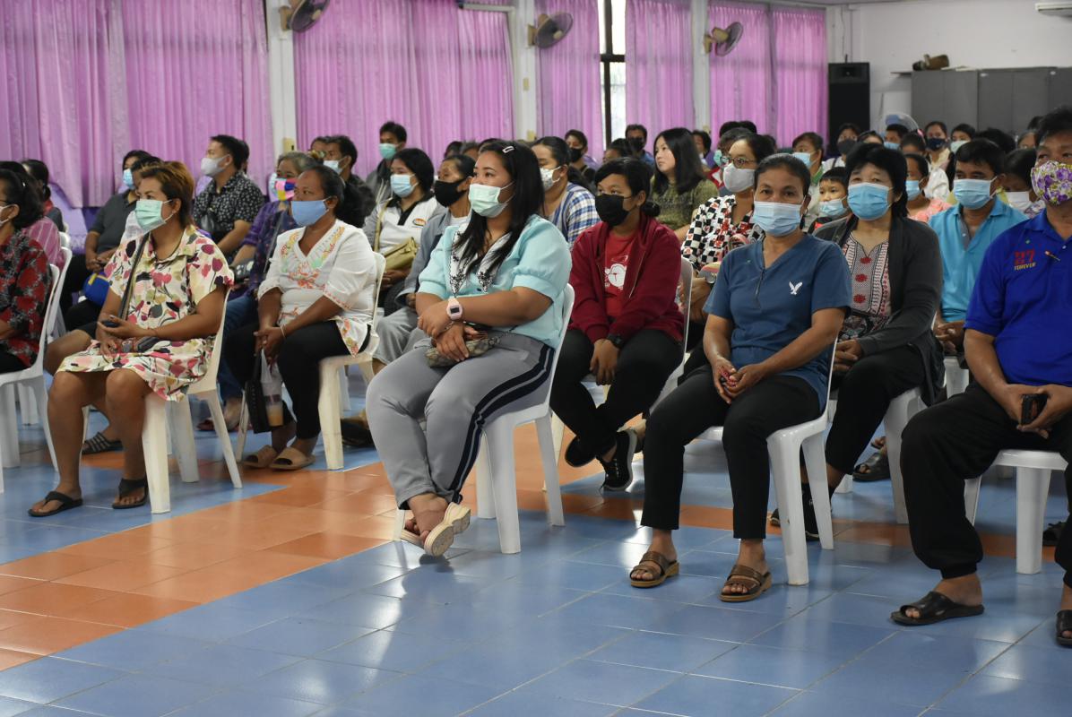 พิธีมอบสื่อการเรียนการสอน ประจำปีงบประมาณ พ.ศ. 2563 ให้แก่สำนักงานเทศบาลเมืองตาก