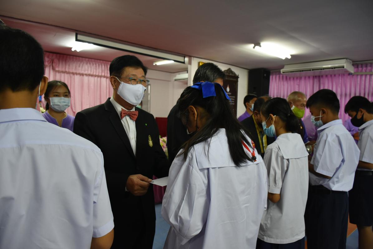 พิธีมอบสื่อการเรียนการสอน ประจำปีงบประมาณ พ.ศ. 2563 ให้แก่สำนักงานเทศบาลเมืองตาก
