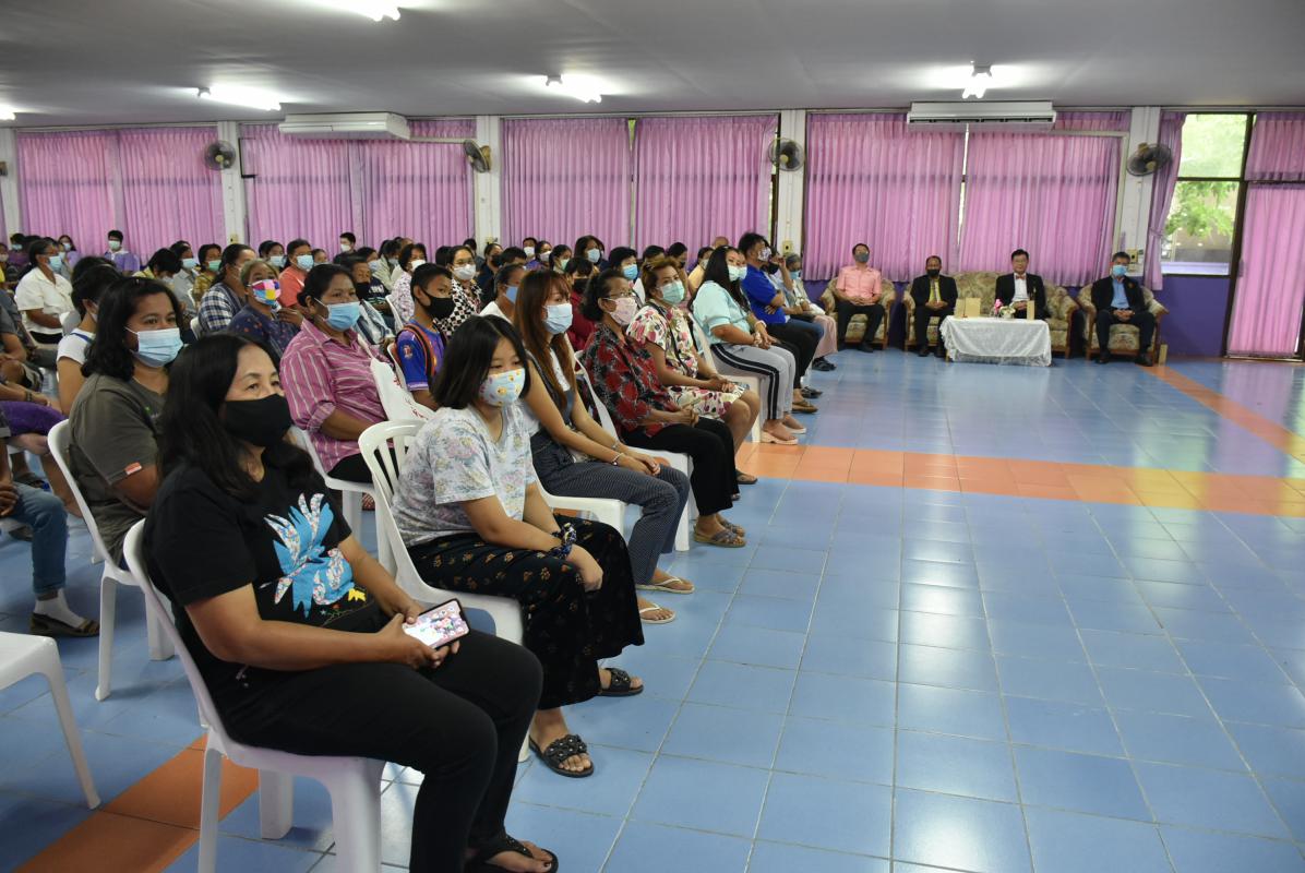 พิธีมอบสื่อการเรียนการสอน ประจำปีงบประมาณ พ.ศ. 2563 ให้แก่สำนักงานเทศบาลเมืองตาก