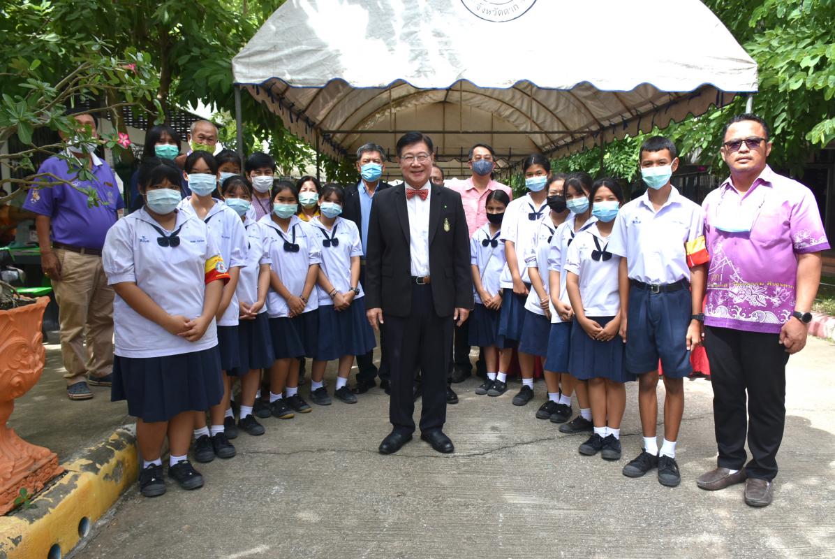 พิธีมอบสื่อการเรียนการสอน ประจำปีงบประมาณ พ.ศ. 2563 ให้แก่สำนักงานเทศบาลเมืองตาก