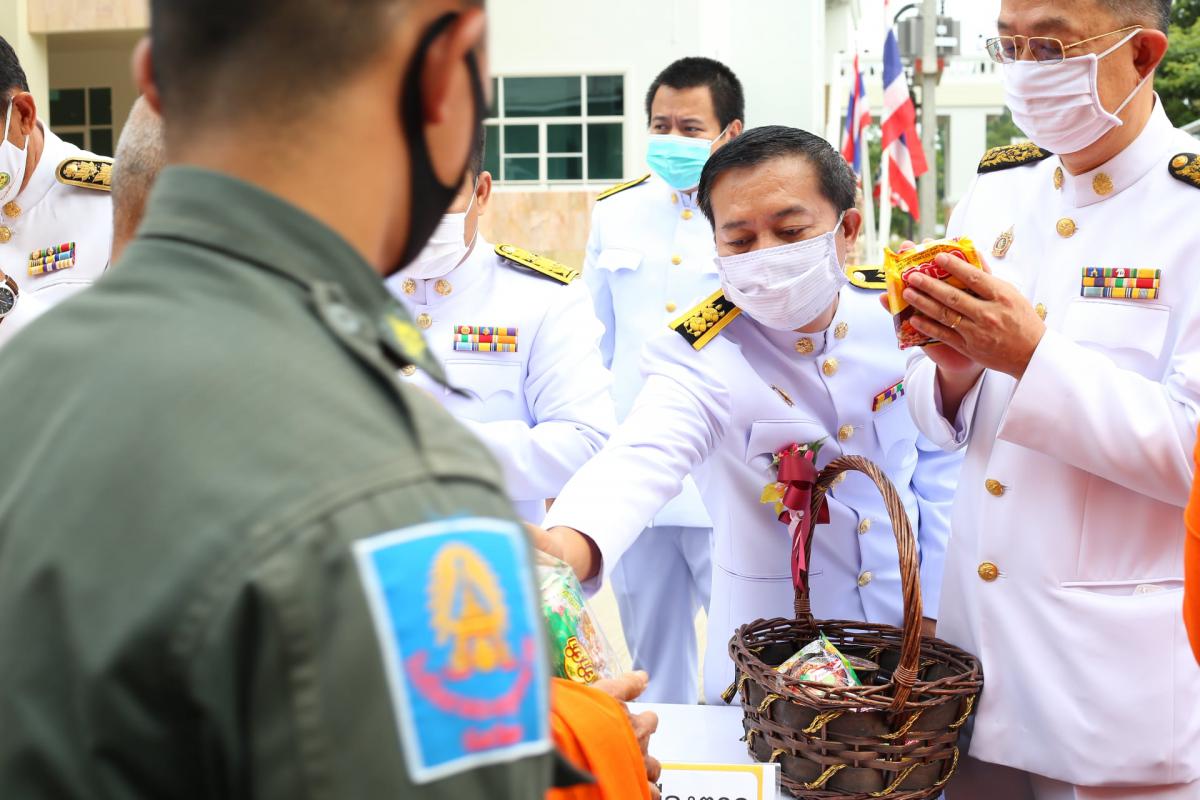 พิธีทำบุญตักบาตรพระสงฆ์ จำนวน 89 รูป ถวายเป็นพระราชกุศล เนื่องในวันคล้ายวันสวรรคต พระบาทสมเด็จพระบรมชนกาธิเบศร มหาภูมิพลอดุลยเดชมหาราช บรมนาถบพิตร 