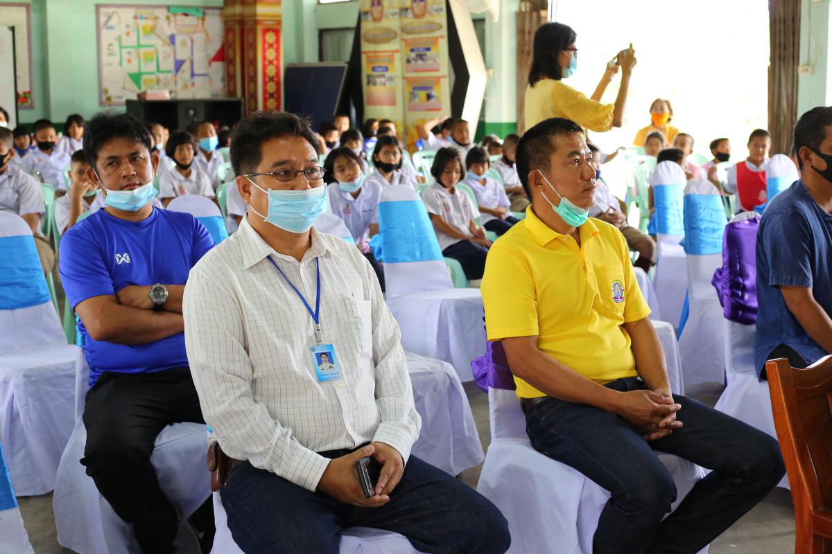 พิธีมอบสื่อการเรียนการสอน ประจำปีงบประมาณ พ.ศ. 2563 ณ โรงเรียนบ้านลานสาง
