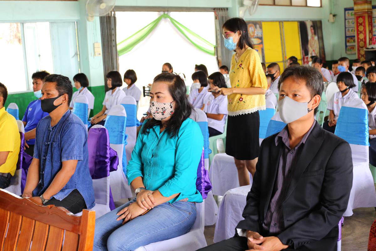 พิธีมอบสื่อการเรียนการสอน ประจำปีงบประมาณ พ.ศ. 2563 ณ โรงเรียนบ้านลานสาง